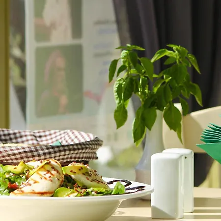 Faros Small & Restaurant